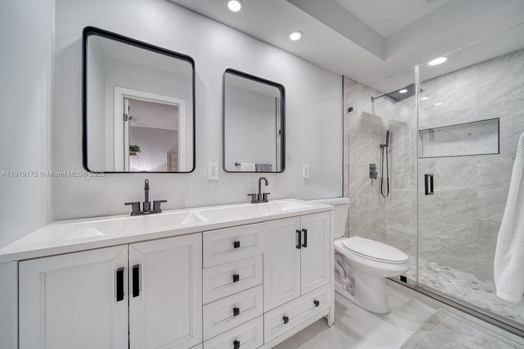 Active With Contract: $5,600 (3 beds, 3 baths, 1799 Square Feet)