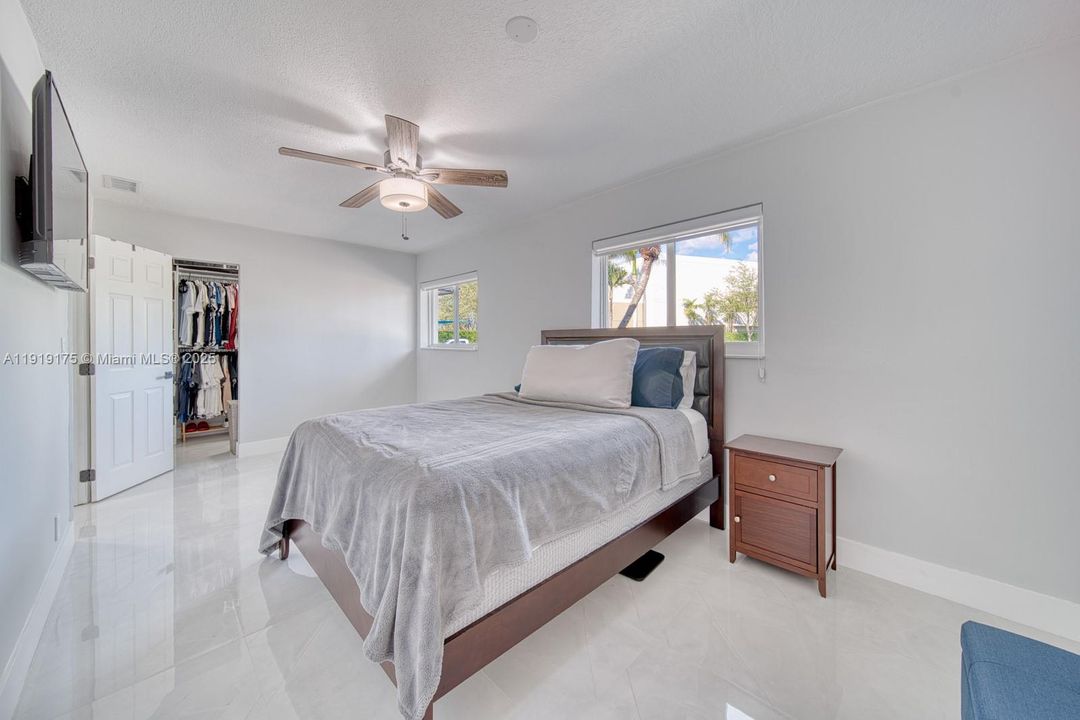 Active With Contract: $5,600 (3 beds, 3 baths, 1799 Square Feet)