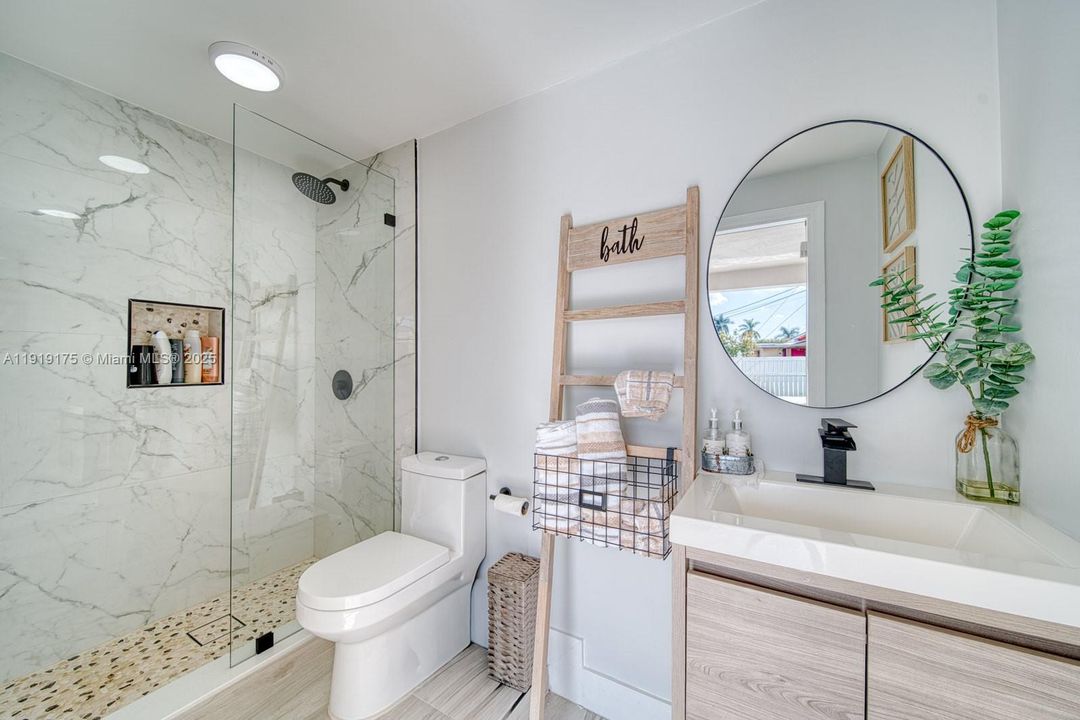 Active With Contract: $5,600 (3 beds, 3 baths, 1799 Square Feet)