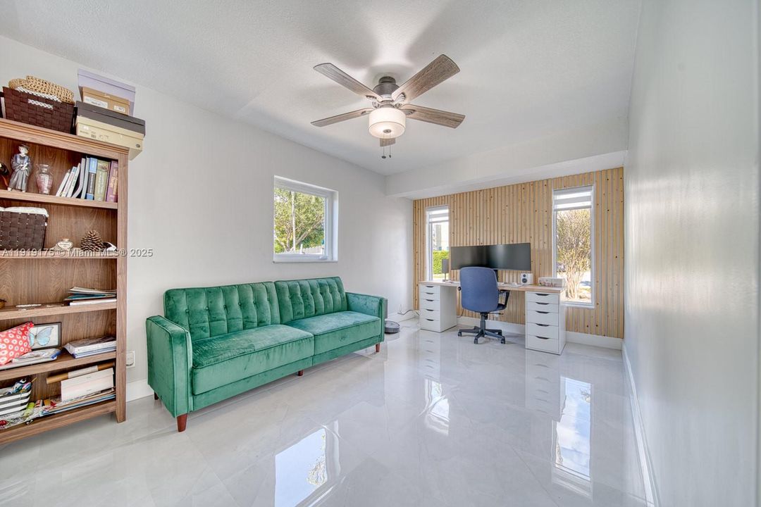 Active With Contract: $5,600 (3 beds, 3 baths, 1799 Square Feet)