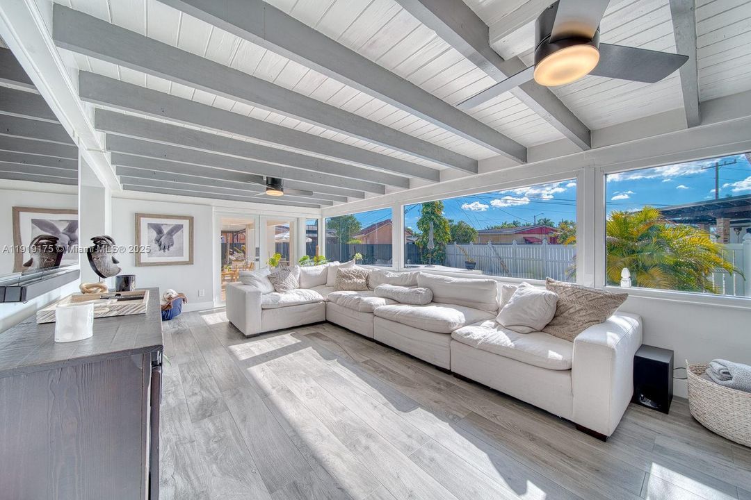 Active With Contract: $5,600 (3 beds, 3 baths, 1799 Square Feet)