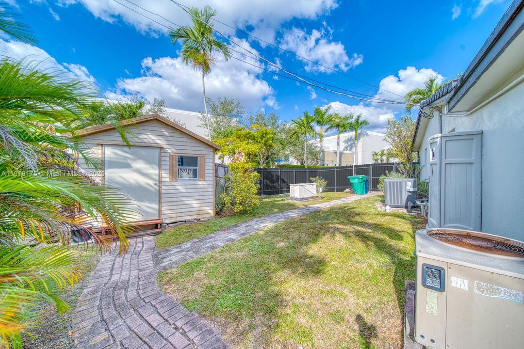 Active With Contract: $5,600 (3 beds, 3 baths, 1799 Square Feet)