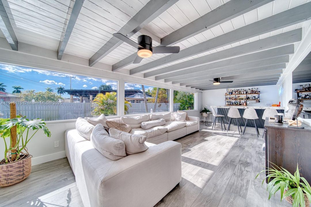 Active With Contract: $5,600 (3 beds, 3 baths, 1799 Square Feet)