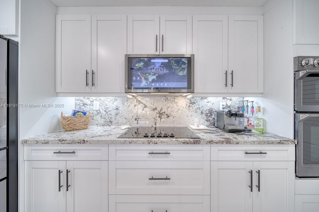 Active With Contract: $5,600 (3 beds, 3 baths, 1799 Square Feet)