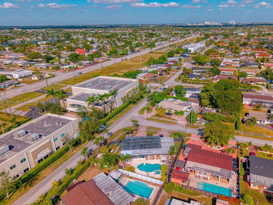 Active With Contract: $5,600 (3 beds, 3 baths, 1799 Square Feet)