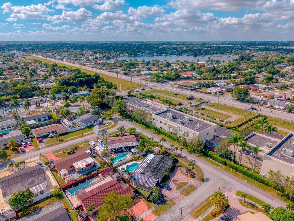 Active With Contract: $5,600 (3 beds, 3 baths, 1799 Square Feet)