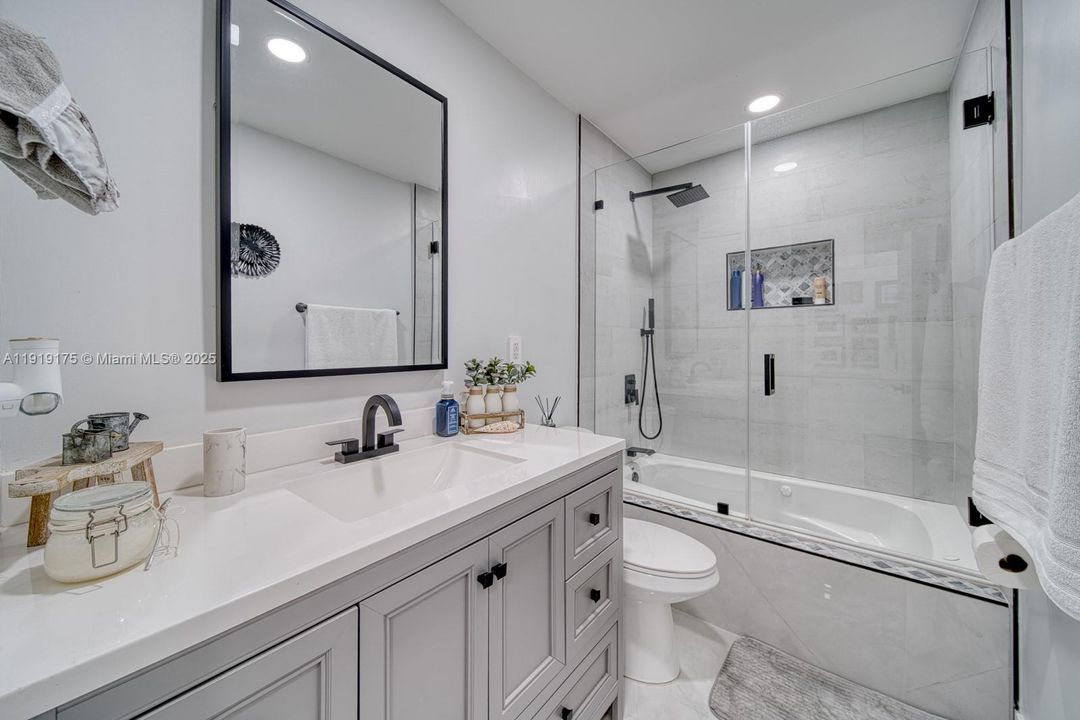 Active With Contract: $5,600 (3 beds, 3 baths, 1799 Square Feet)