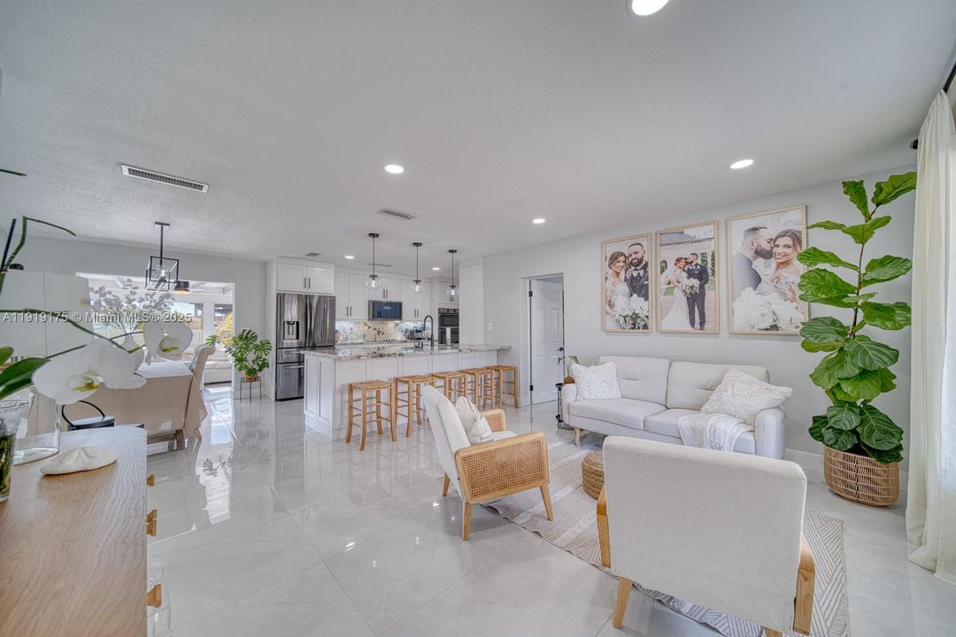 Active With Contract: $5,600 (3 beds, 3 baths, 1799 Square Feet)