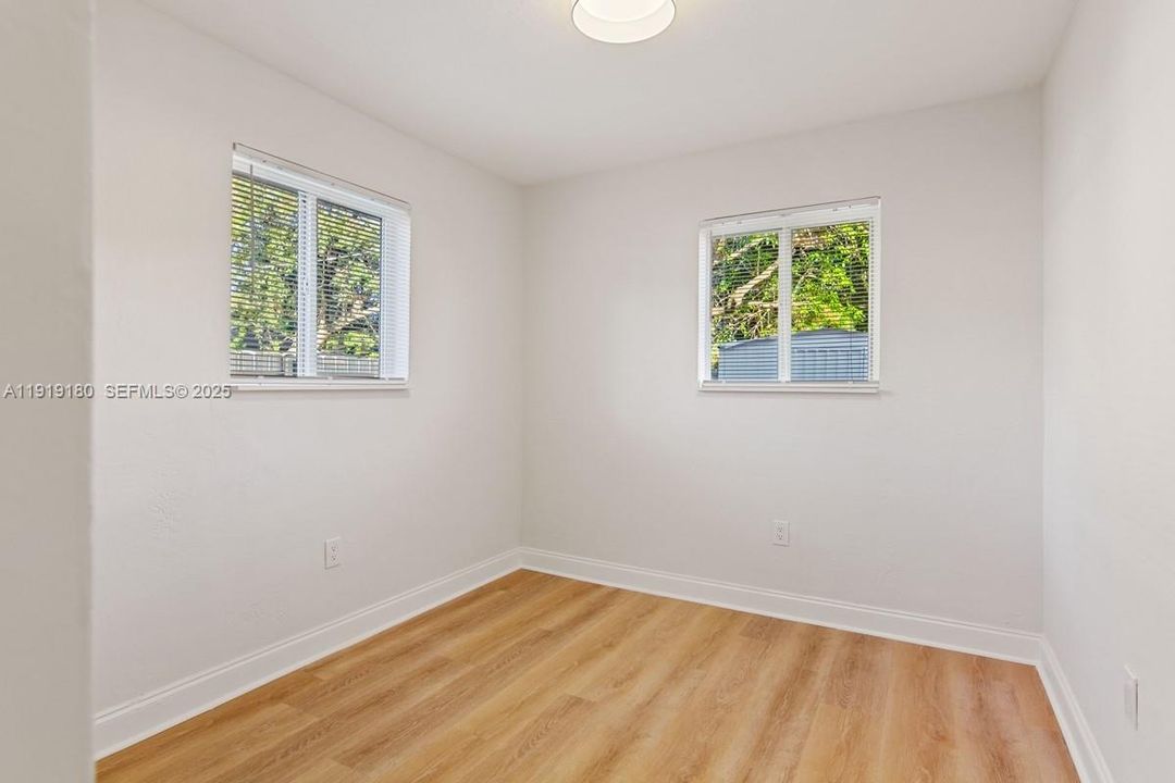 For Sale: $465,000 (3 beds, 1 baths, 875 Square Feet)