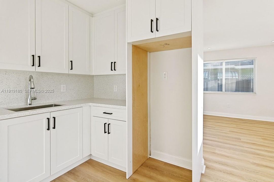 For Sale: $465,000 (3 beds, 1 baths, 875 Square Feet)