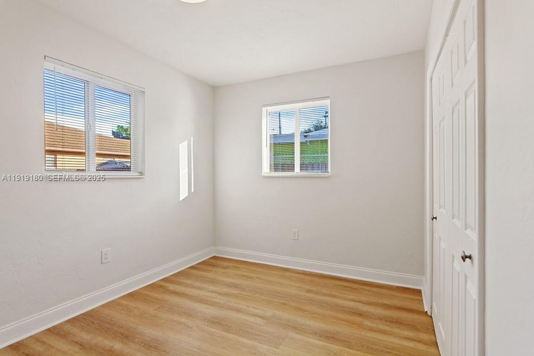 For Sale: $465,000 (3 beds, 1 baths, 875 Square Feet)