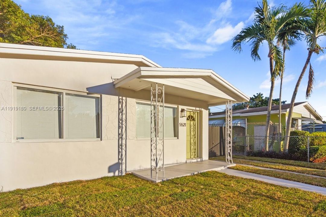 For Sale: $465,000 (3 beds, 1 baths, 875 Square Feet)