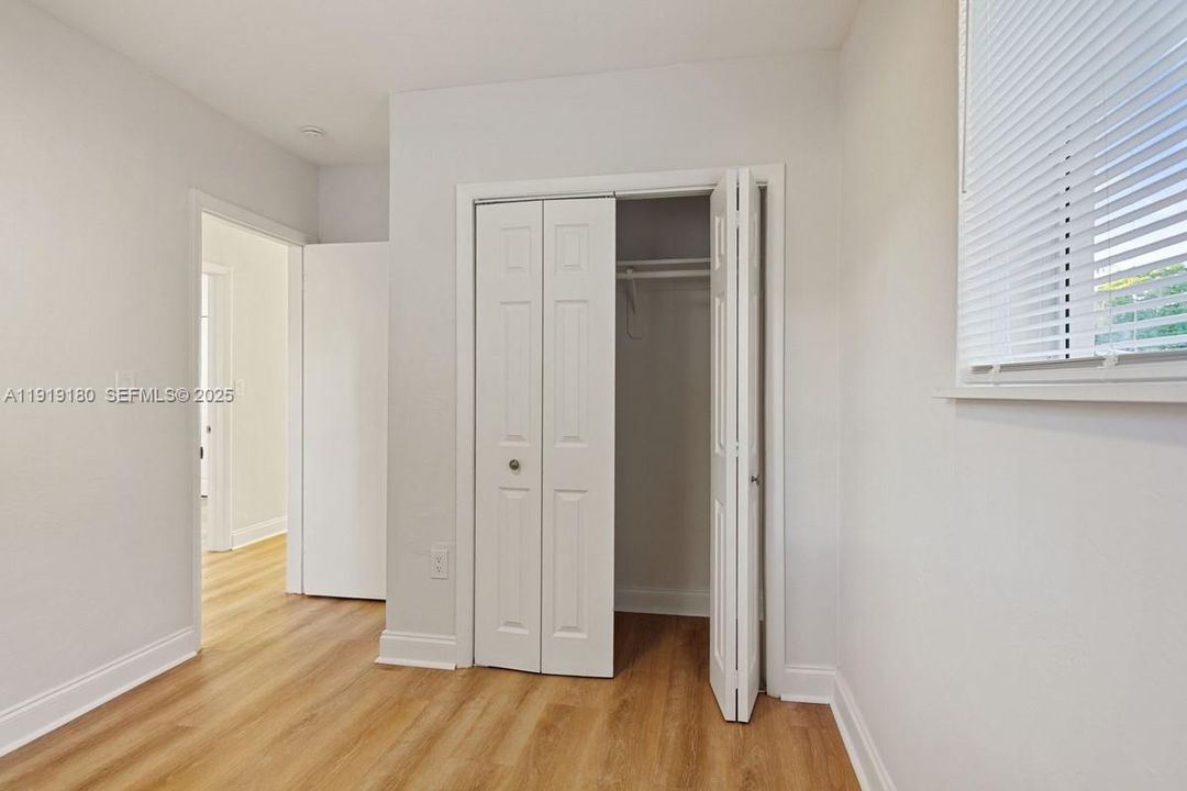 For Sale: $465,000 (3 beds, 1 baths, 875 Square Feet)