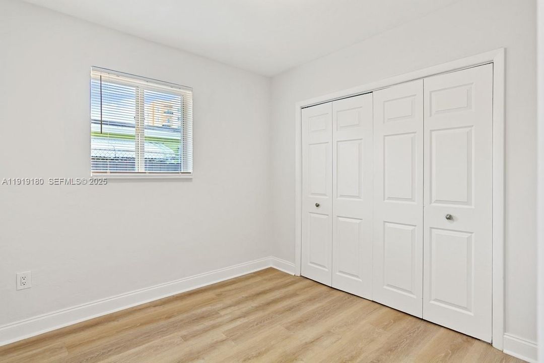 For Sale: $465,000 (3 beds, 1 baths, 875 Square Feet)