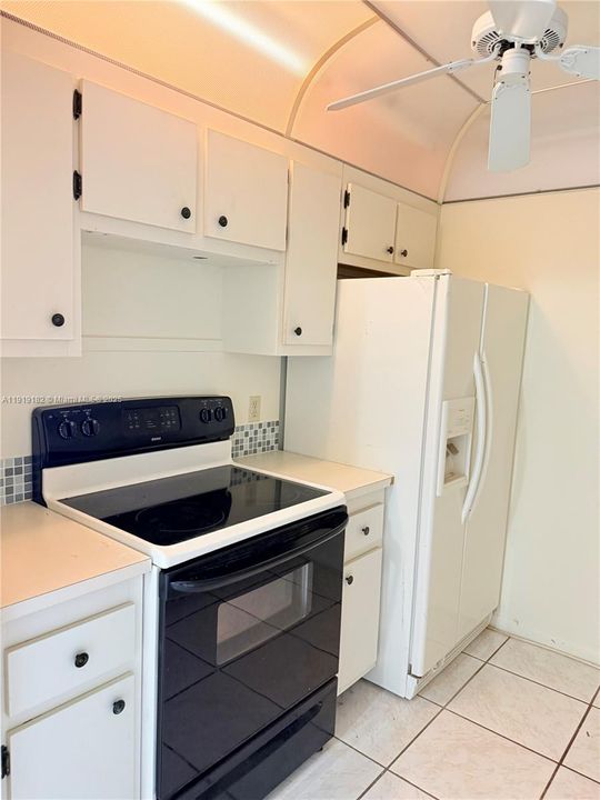 For Rent: $1,550 (1 beds, 1 baths, 811 Square Feet)