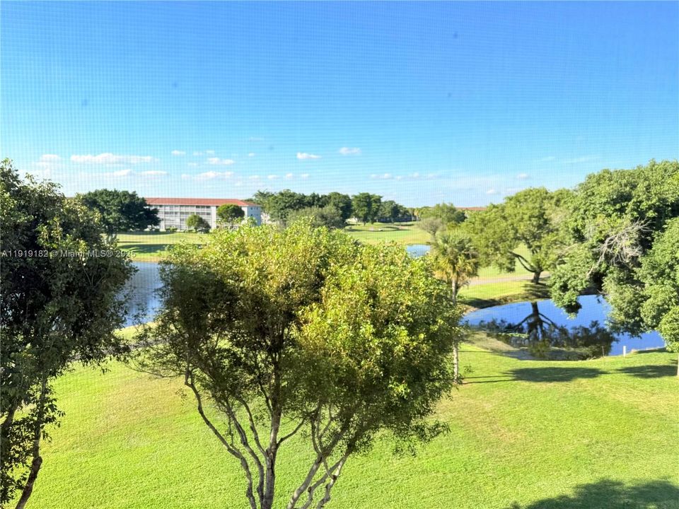 For Rent: $1,550 (1 beds, 1 baths, 811 Square Feet)