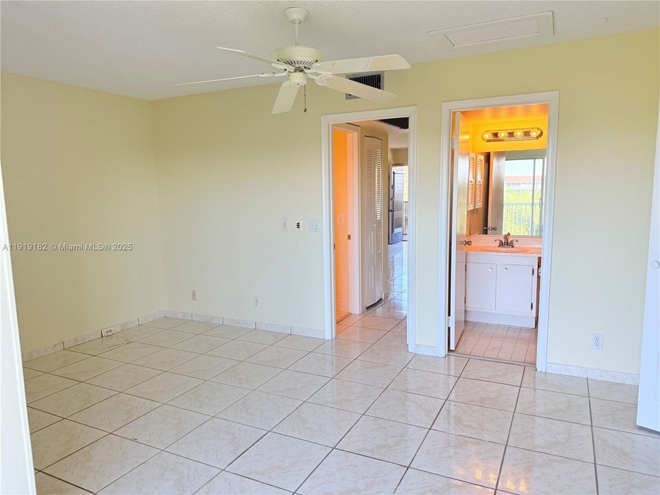 For Rent: $1,550 (1 beds, 1 baths, 811 Square Feet)