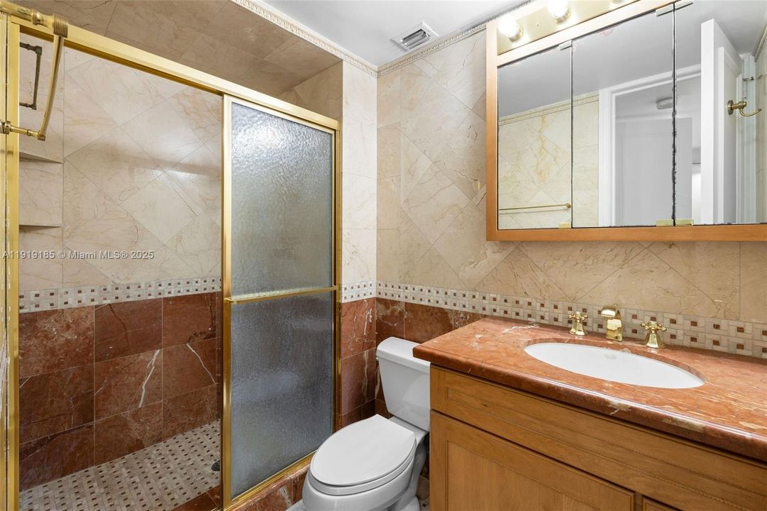 For Sale: $685,000 (2 beds, 3 baths, 1660 Square Feet)