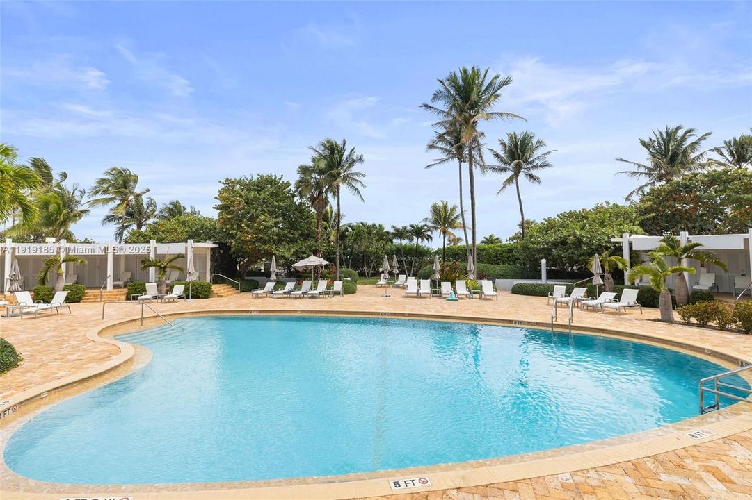 For Sale: $685,000 (2 beds, 3 baths, 1660 Square Feet)