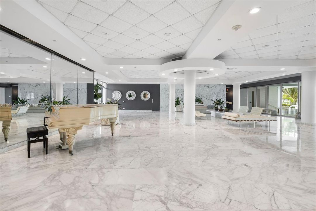 For Sale: $685,000 (2 beds, 3 baths, 1660 Square Feet)