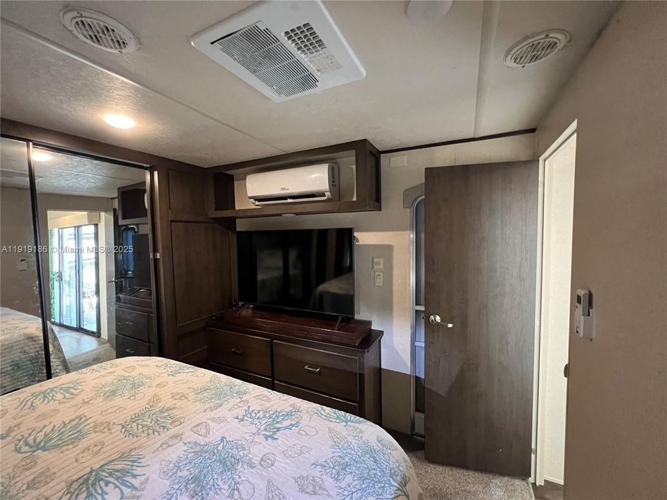 待售: $680,000 (2 贝兹, 2 浴室, 0 平方英尺)