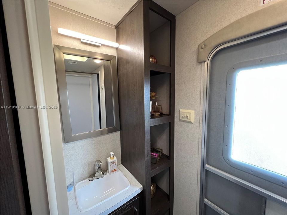 待售: $680,000 (2 贝兹, 2 浴室, 0 平方英尺)