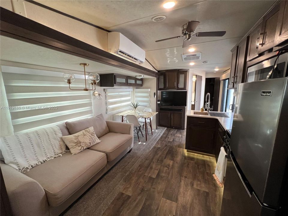 待售: $680,000 (2 贝兹, 2 浴室, 0 平方英尺)