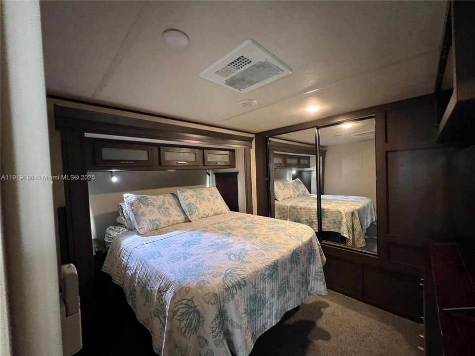 待售: $680,000 (2 贝兹, 2 浴室, 0 平方英尺)