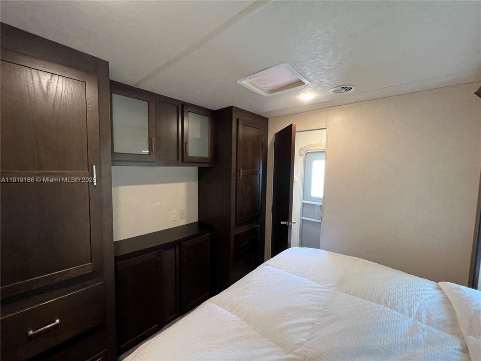 待售: $680,000 (2 贝兹, 2 浴室, 0 平方英尺)