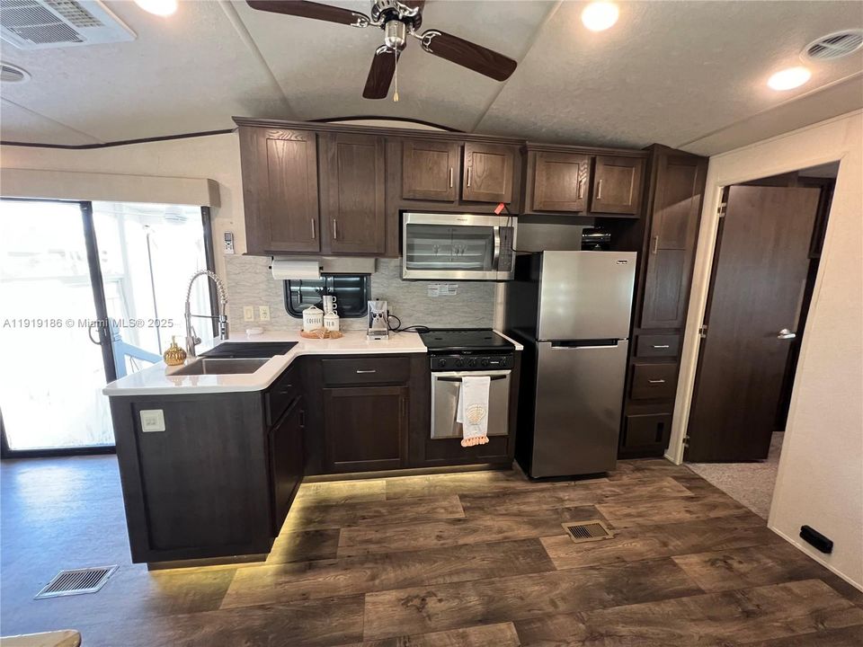 待售: $680,000 (2 贝兹, 2 浴室, 0 平方英尺)