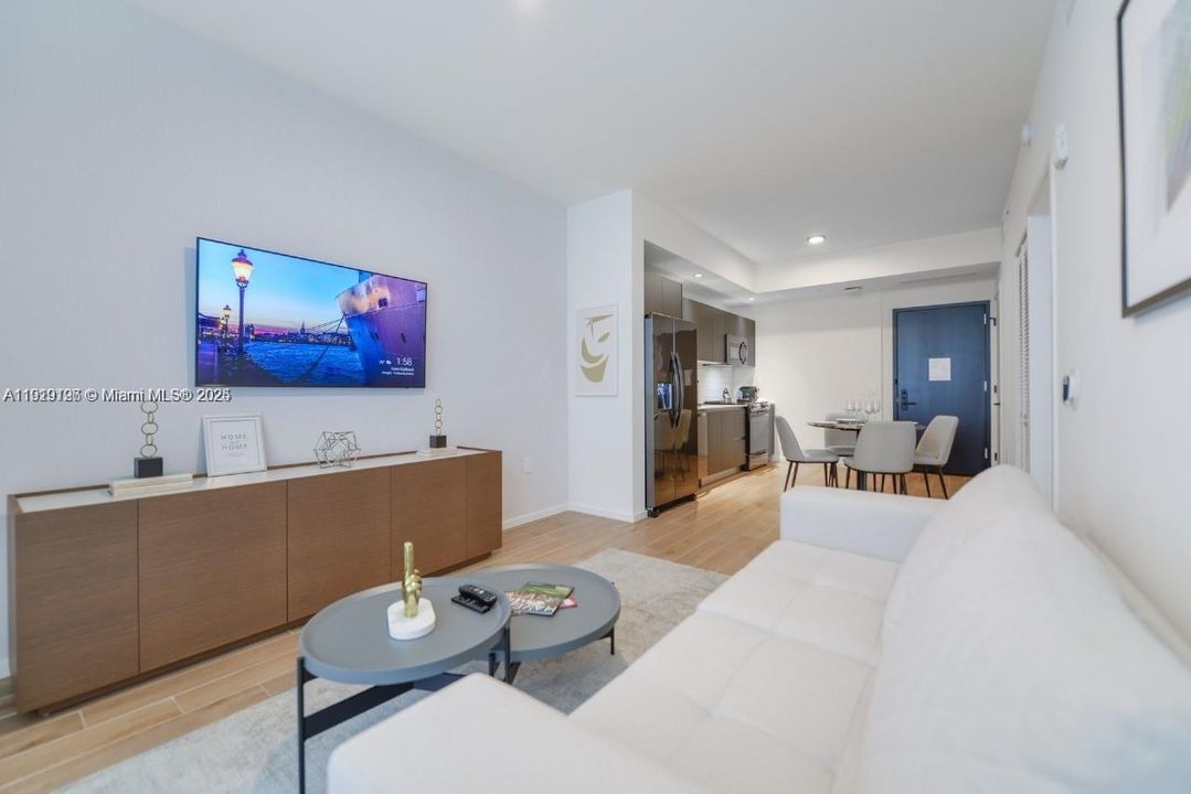 For Sale: $890,000 (1 beds, 1 baths, 509 Square Feet)