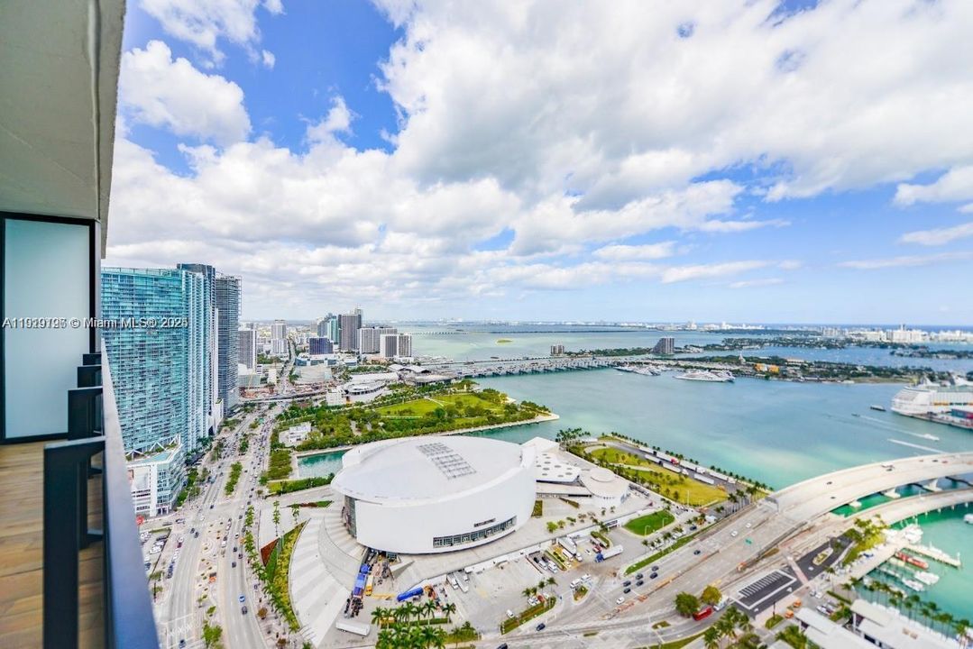 For Sale: $890,000 (1 beds, 1 baths, 509 Square Feet)