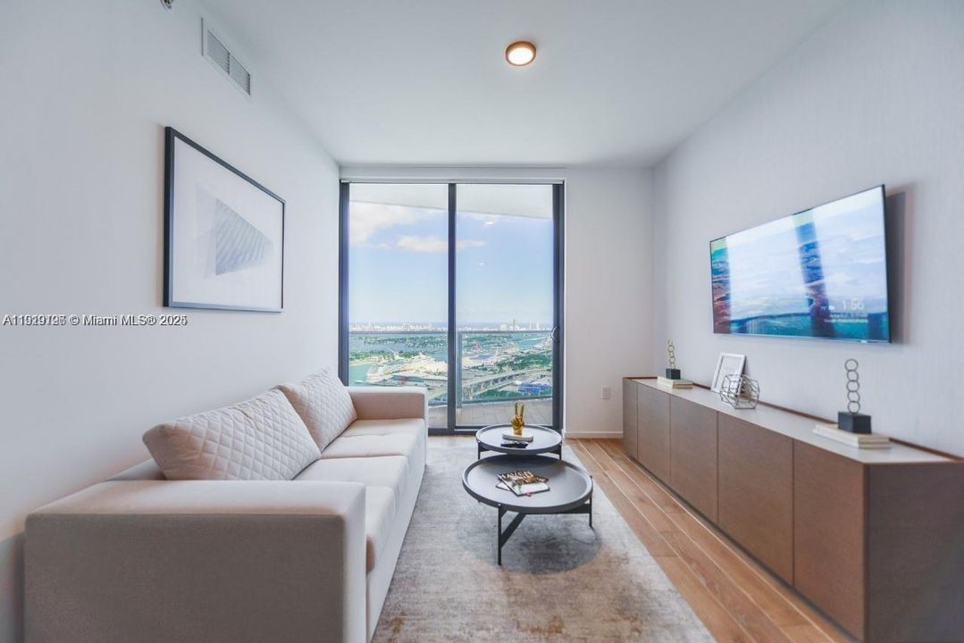 For Sale: $890,000 (1 beds, 1 baths, 509 Square Feet)