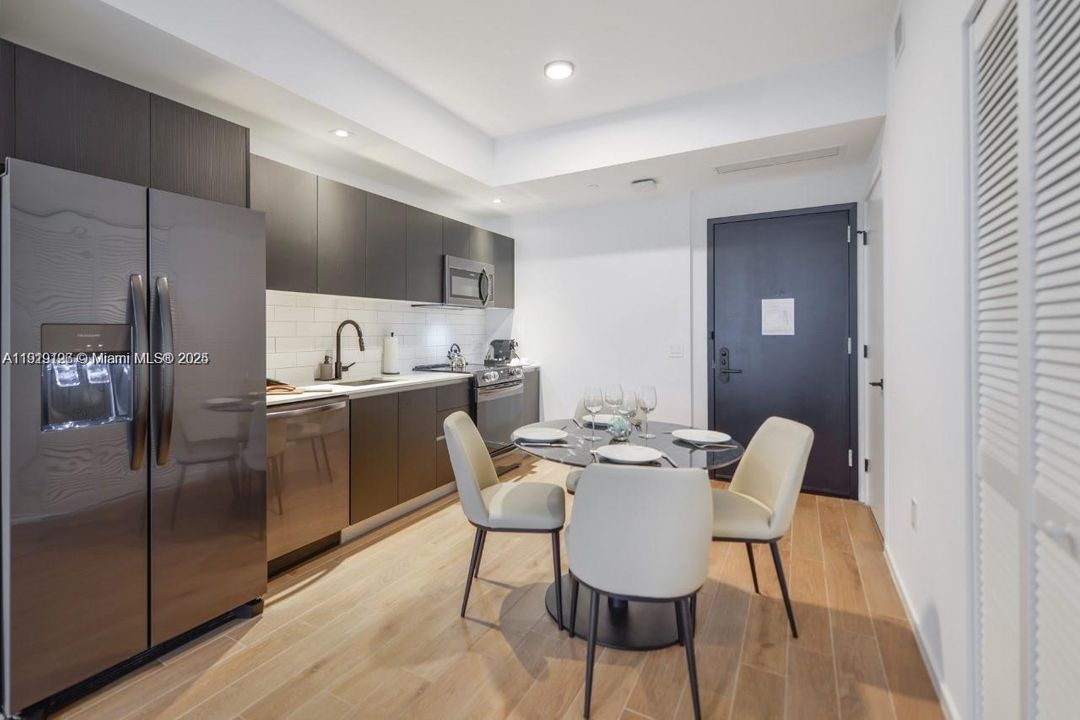 For Sale: $890,000 (1 beds, 1 baths, 509 Square Feet)