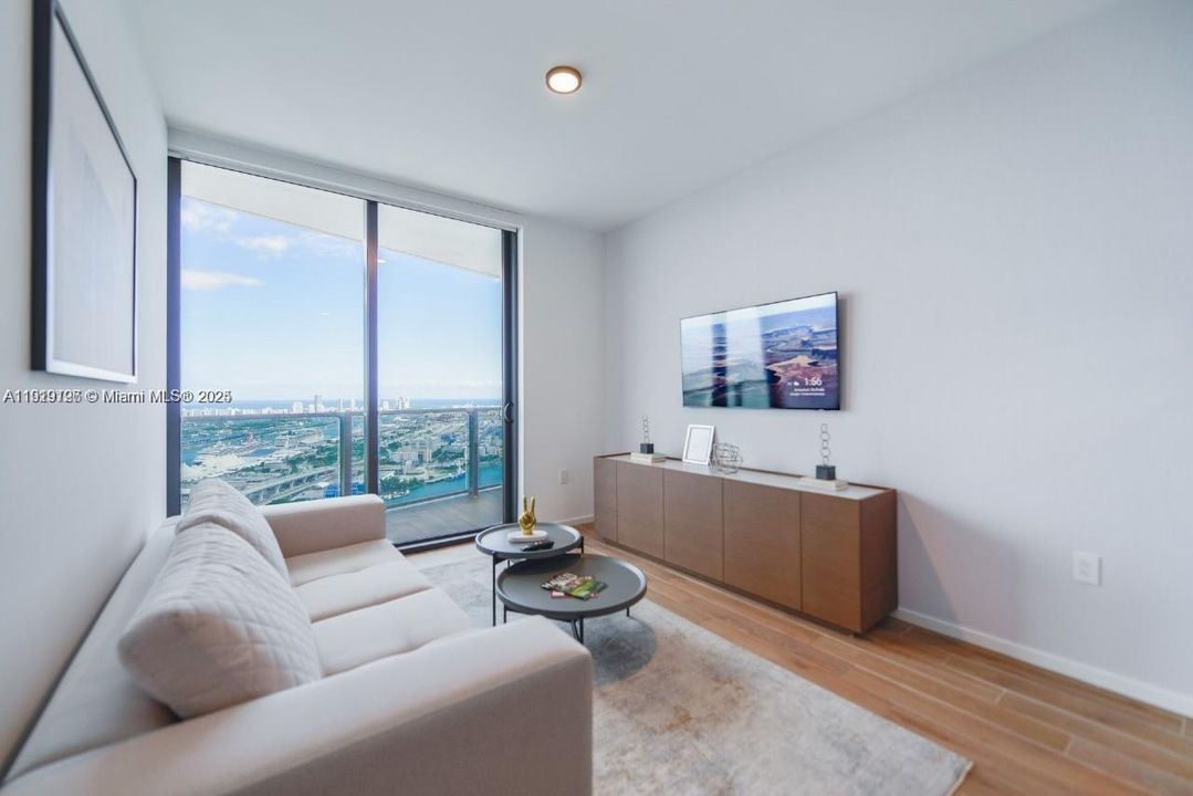 For Sale: $890,000 (1 beds, 1 baths, 509 Square Feet)