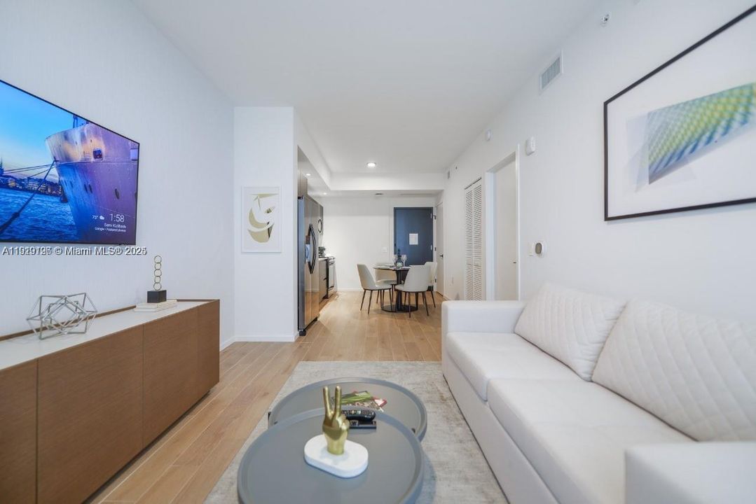 For Sale: $890,000 (1 beds, 1 baths, 509 Square Feet)