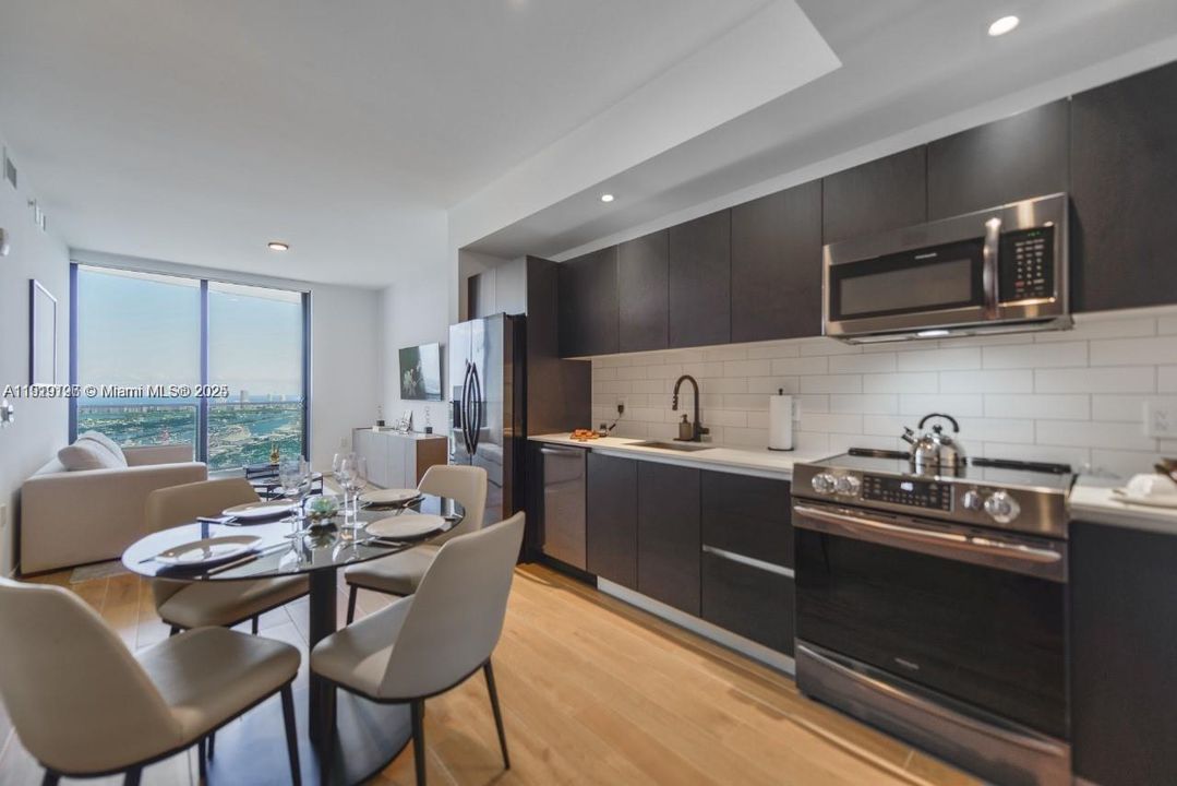 For Sale: $890,000 (1 beds, 1 baths, 509 Square Feet)