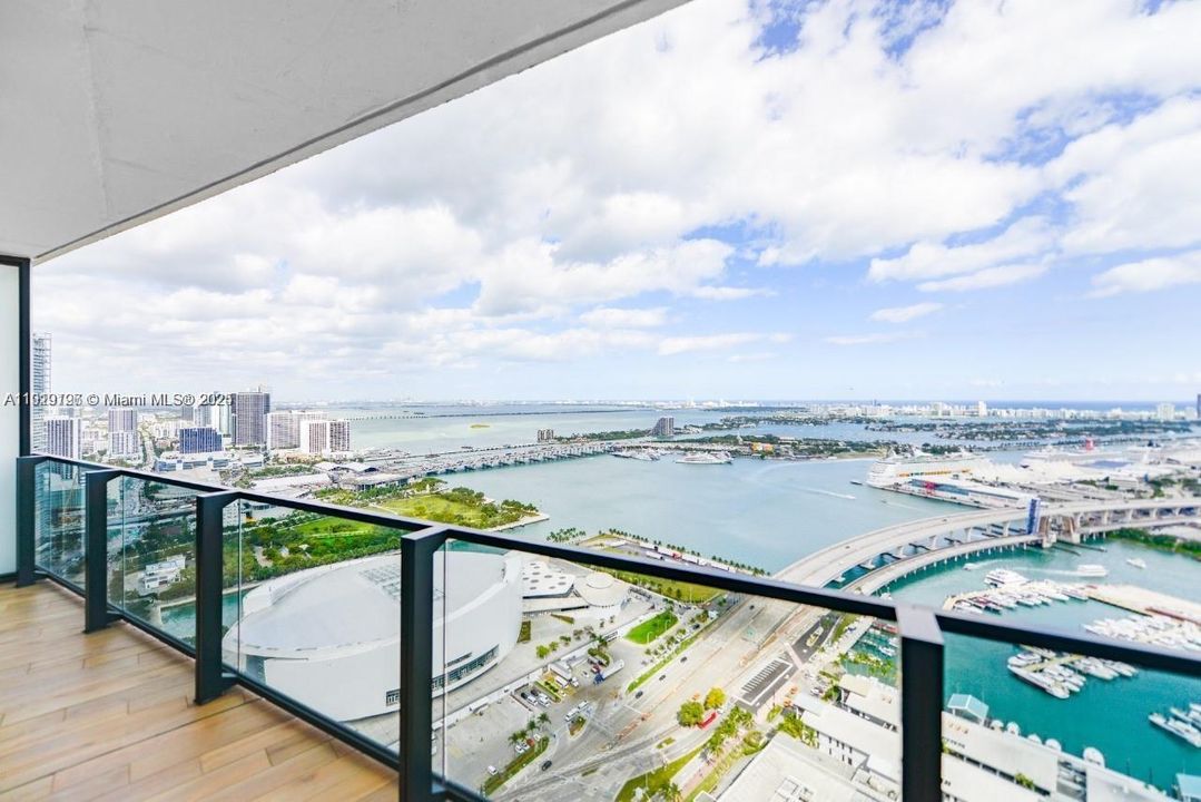 For Sale: $890,000 (1 beds, 1 baths, 509 Square Feet)