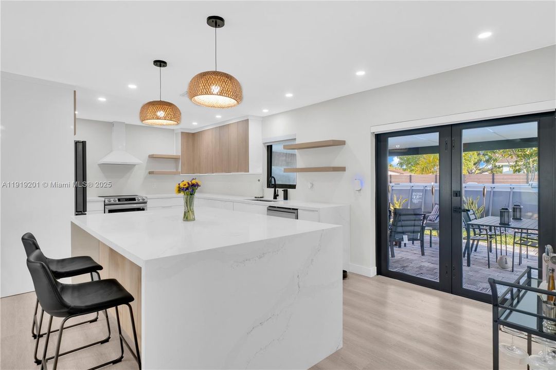 На продажу: $675,000 (3 спален, 2 ванн, 1200 Квадратных фут)