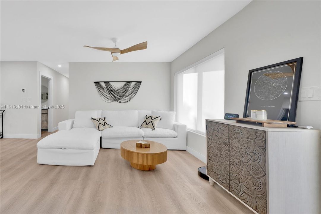 На продажу: $675,000 (3 спален, 2 ванн, 1200 Квадратных фут)