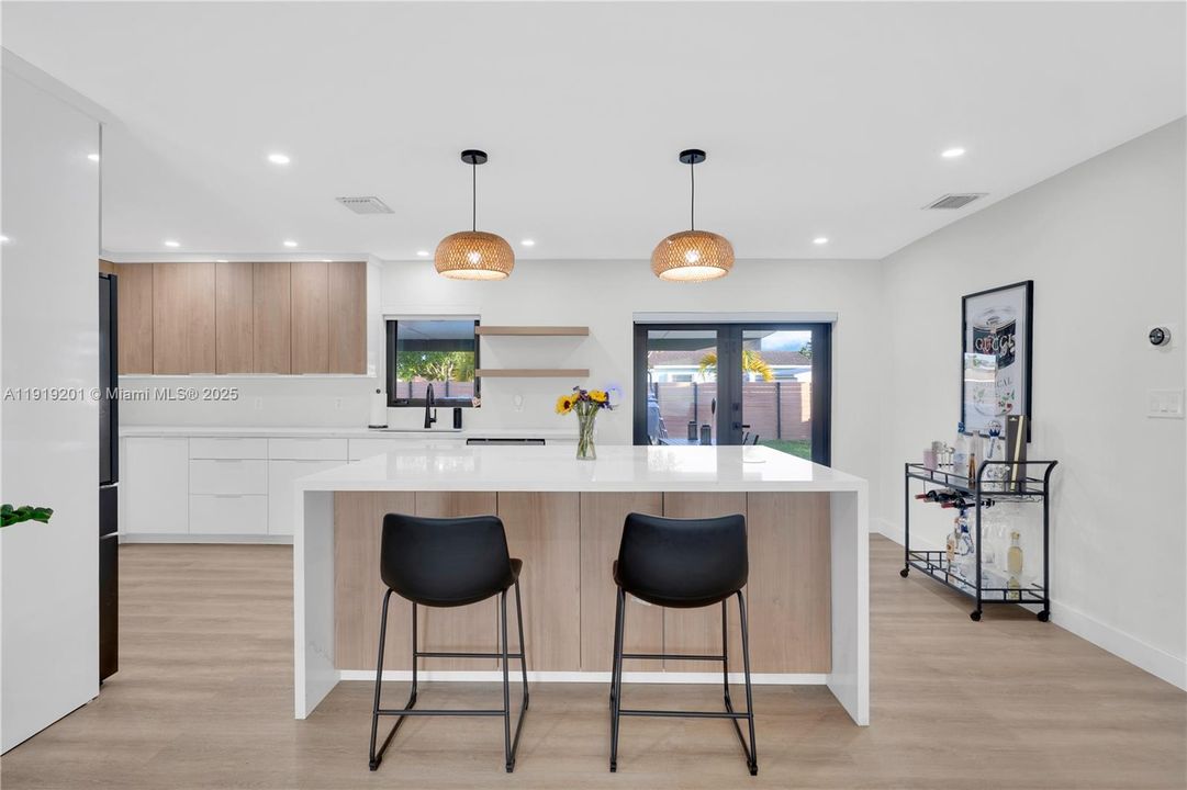 На продажу: $675,000 (3 спален, 2 ванн, 1200 Квадратных фут)