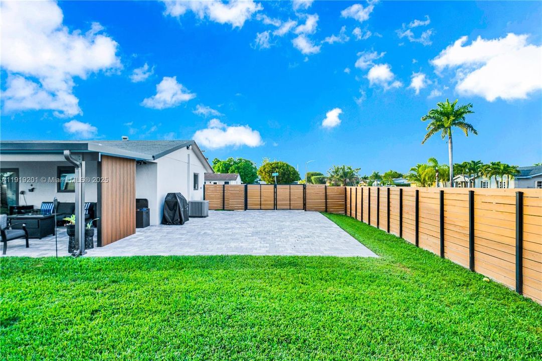 На продажу: $675,000 (3 спален, 2 ванн, 1200 Квадратных фут)