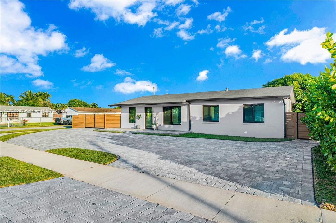 На продажу: $675,000 (3 спален, 2 ванн, 1200 Квадратных фут)