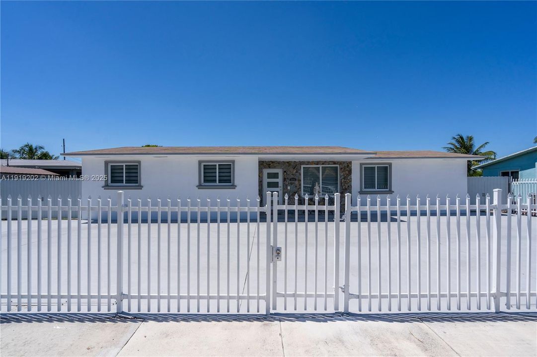 For Sale: $670,000 (4 beds, 3 baths, 2032 Square Feet)