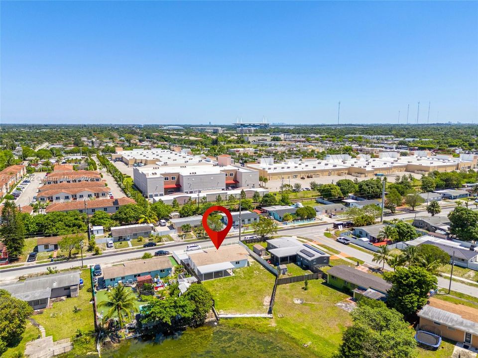 For Sale: $670,000 (4 beds, 3 baths, 2032 Square Feet)