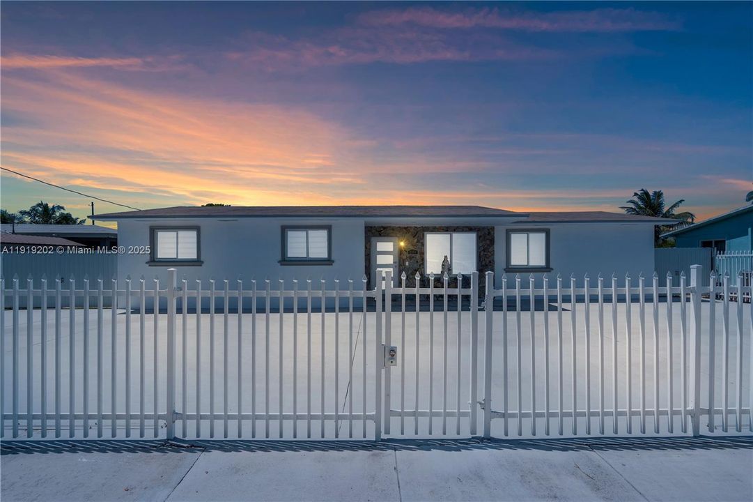 For Sale: $670,000 (4 beds, 3 baths, 2032 Square Feet)