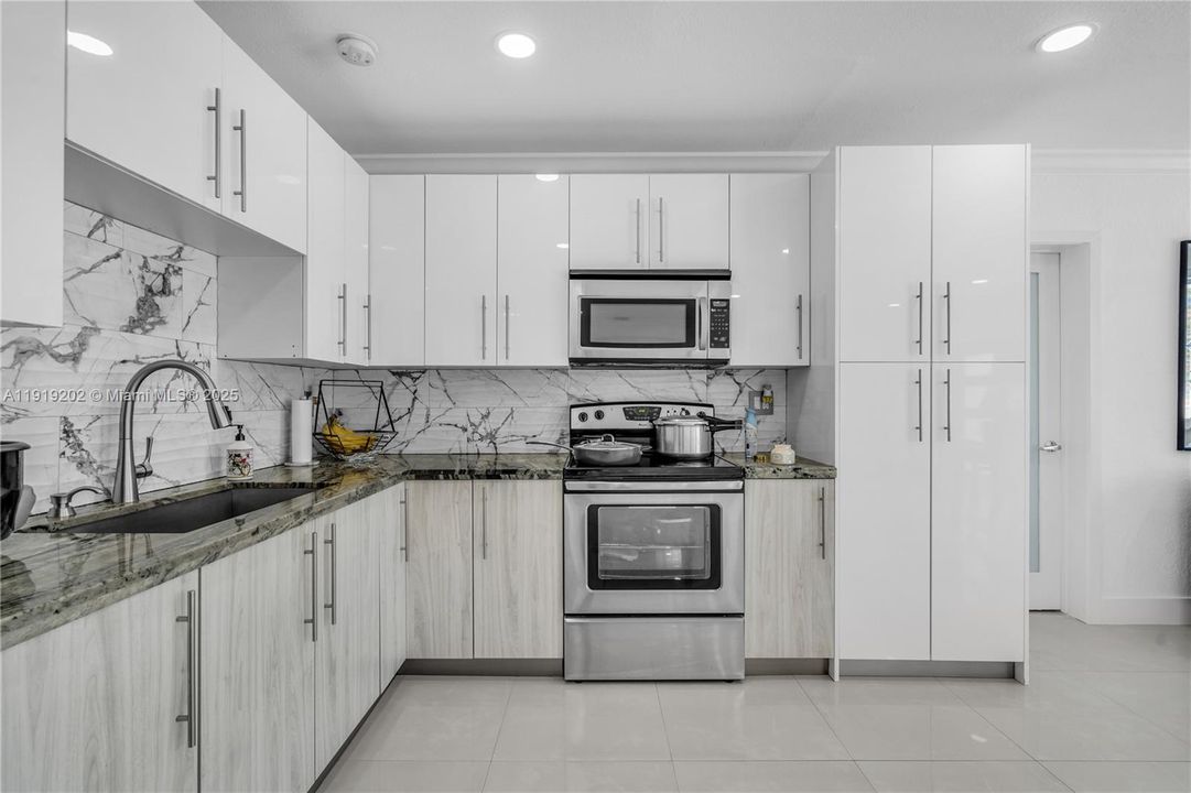 For Sale: $670,000 (4 beds, 3 baths, 2032 Square Feet)