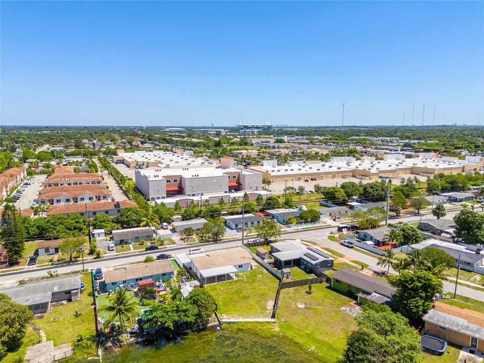 For Sale: $670,000 (4 beds, 3 baths, 2032 Square Feet)