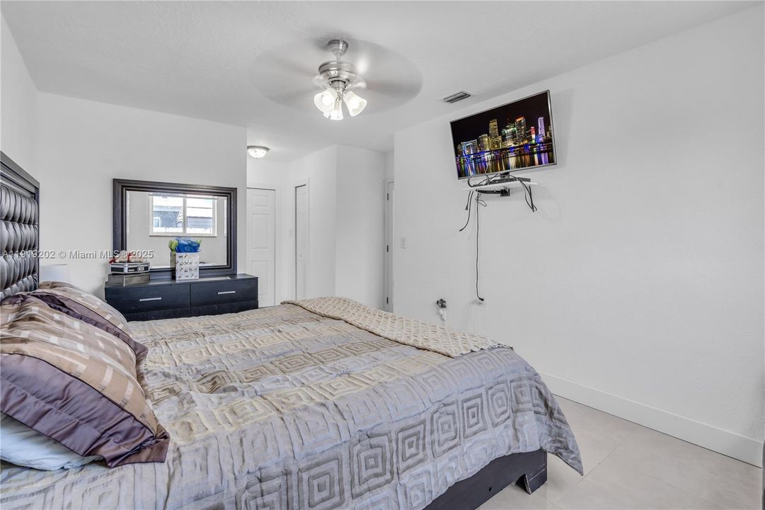 For Sale: $670,000 (4 beds, 3 baths, 2032 Square Feet)