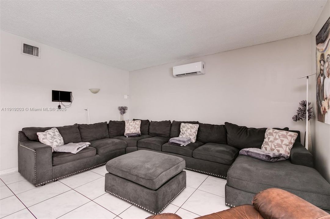 待售: $959,770 (3 贝兹, 2 浴室, 2150 平方英尺)